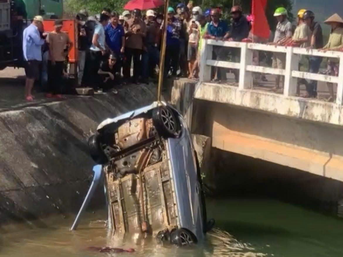 Ph&aacute;t hiện 2 thi thể c&ugrave;ng &ocirc; t&ocirc; dưới k&ecirc;nh ở Gia Lai- Ảnh 1.