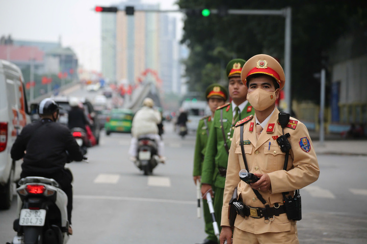 Nhiều t&agrave;i xế ở H&agrave; Nội bị xử phạt vi phạm nồng độ cồn sau buổi gặp mặt đầu Xu&acirc;n- Ảnh 4.