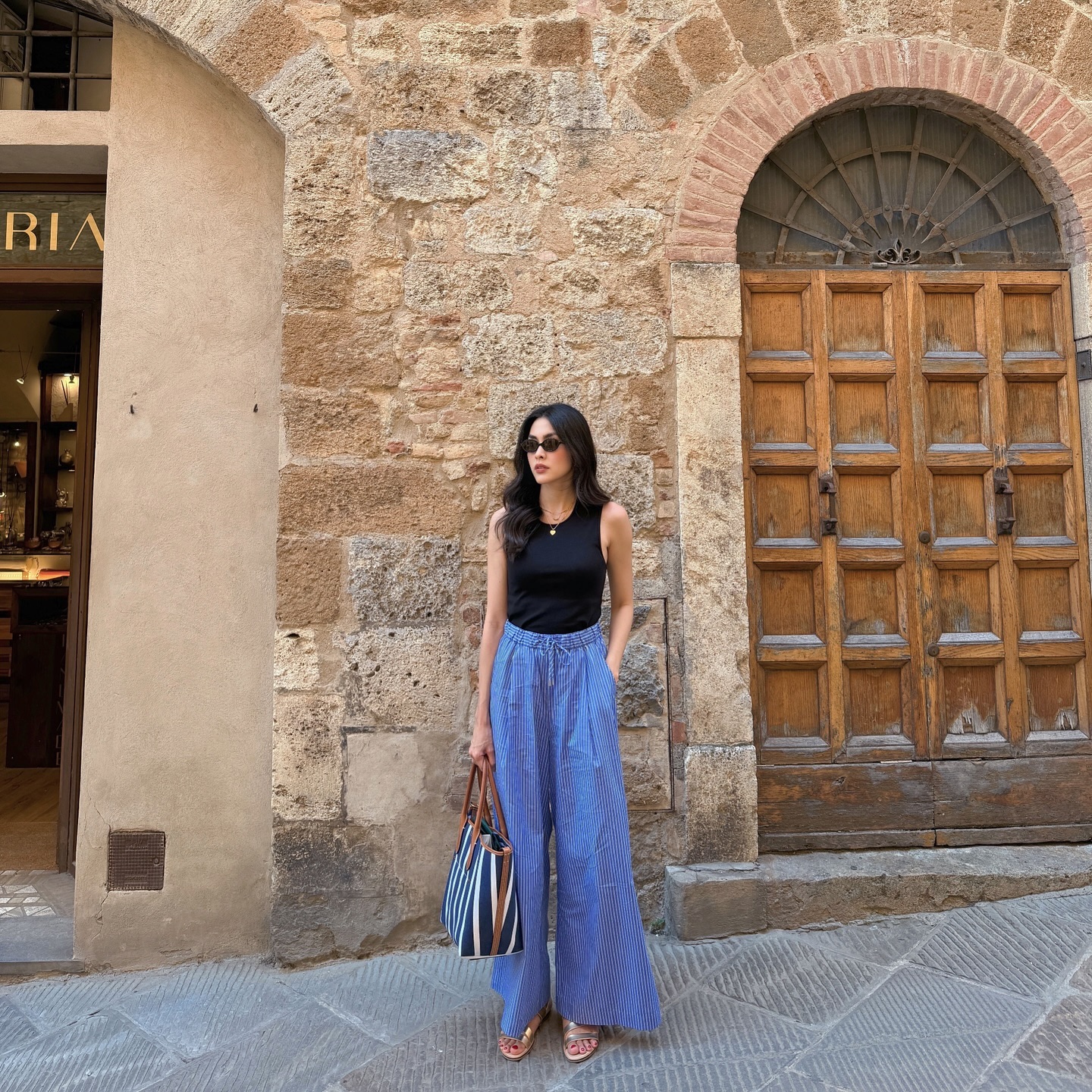 Mặc quần ống rộng sành điệu suốt bốn mùa chỉ với 5 công thức- Ảnh 7. Mặc quần ống rộng sành điệu suốt bốn mùa chỉ với 5 công thức- Ảnh 7.