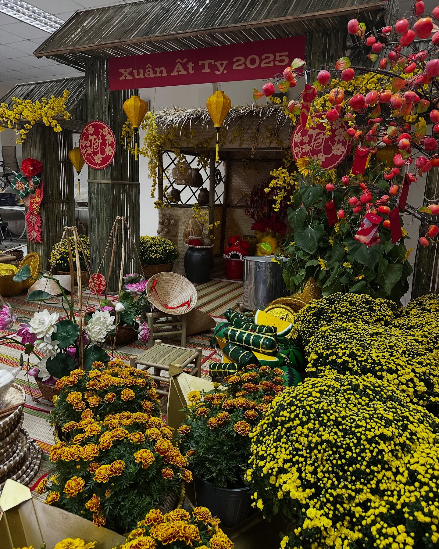 Cảnh "d&aacute;t v&agrave;ng" b&ecirc;n trong biệt thự của tỷ ph&uacute; Johnathan Hạnh Nguyễn g&acirc;y cho&aacute;ng ngợp- Ảnh 11.