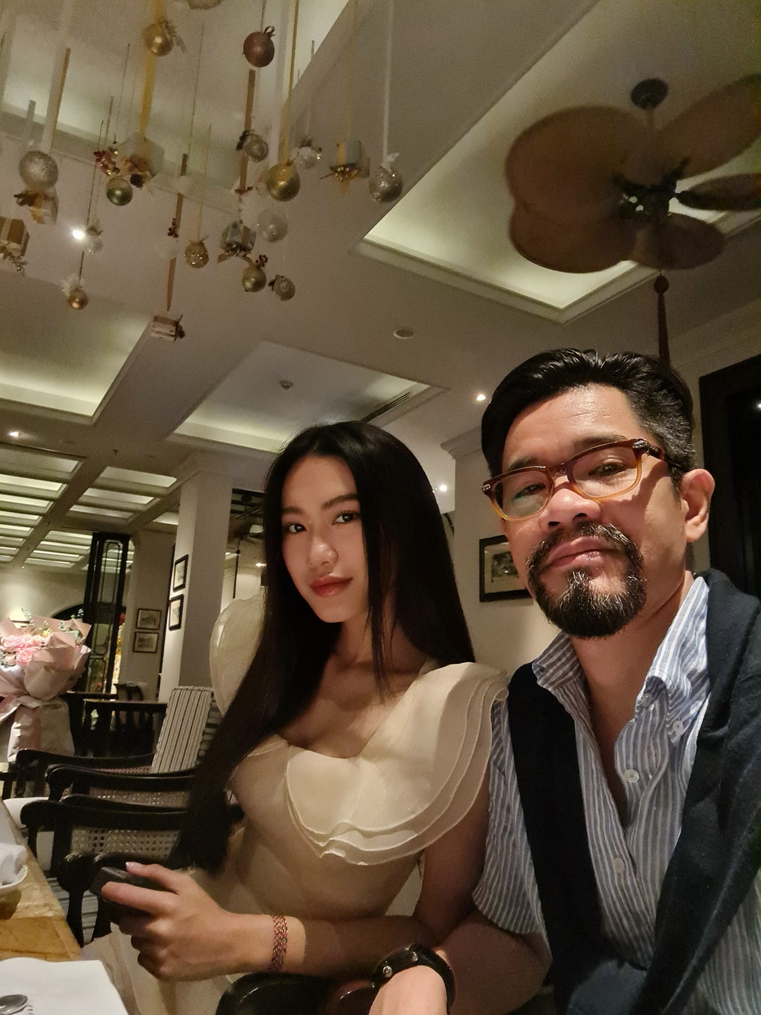 Khung h&igrave;nh nh&agrave; vợ "cực phẩm" của Văn Hậu: Mẹ vợ trẻ đẹp đọ sắc Do&atilde;n Hải My, v&igrave; sao bố vợ lu&ocirc;n vắng mặt?- Ảnh 5.