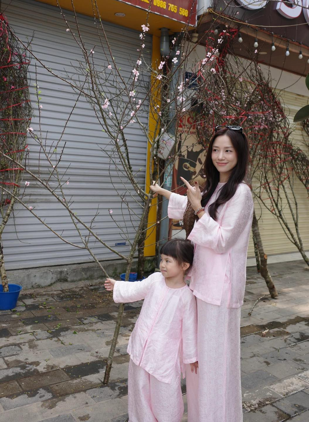 Đường đua &aacute;o b&agrave; ba sau m&ugrave;a Tết tưng bừng của mỹ nh&acirc;n Việt: Số 1 sắp th&agrave;nh d&acirc;u miền T&acirc;y lu&ocirc;n rồi!- Ảnh 4.