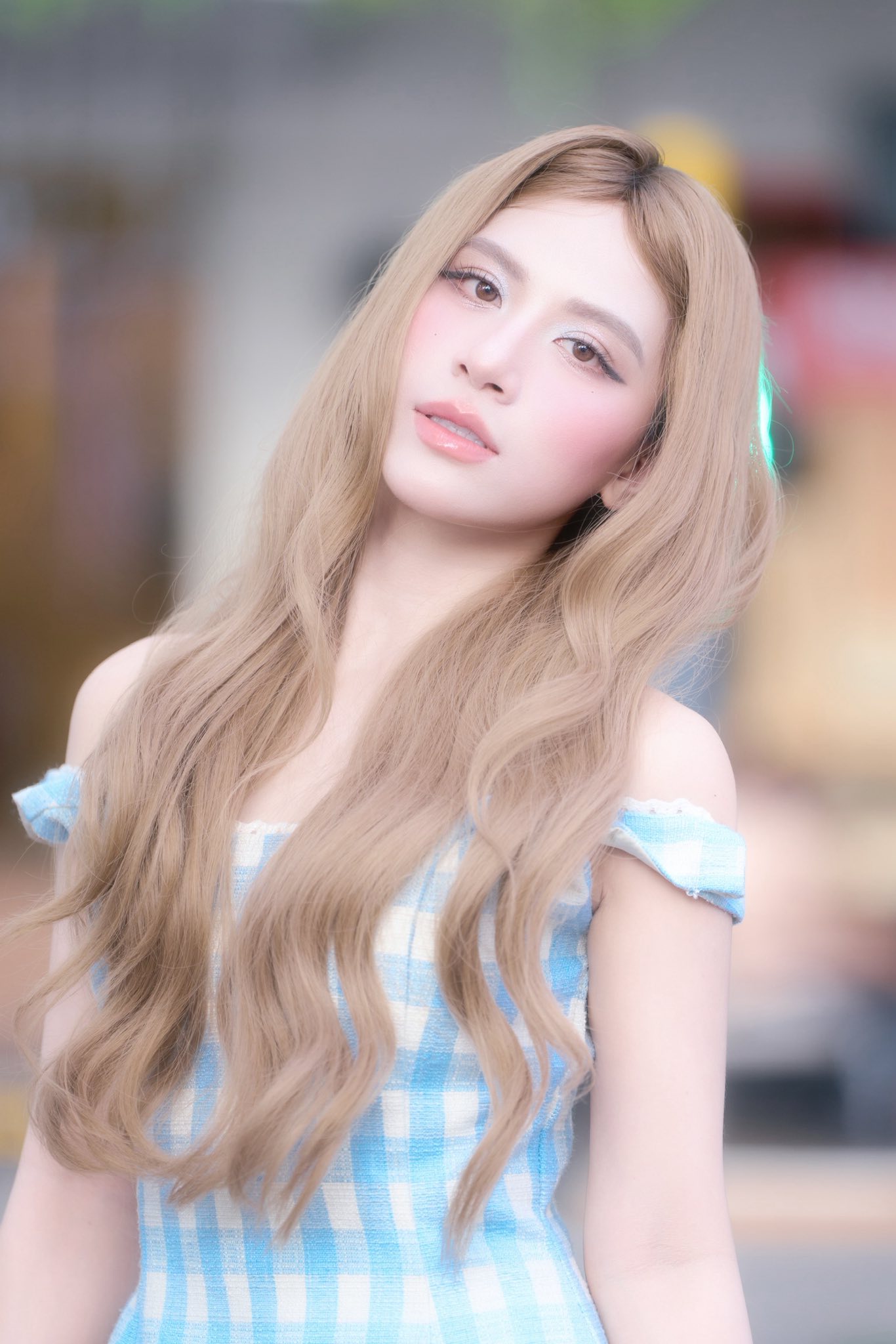 Bắt gặp cặp sao Vbiz c&ocirc;ng khai diện đồ đ&ocirc;i, &ocirc;m eo giữa sự kiện: Muốn chối kh&ocirc;ng y&ecirc;u nhau c&ograve;n kh&oacute; hơn l&ecirc;n trời- Ảnh 4.