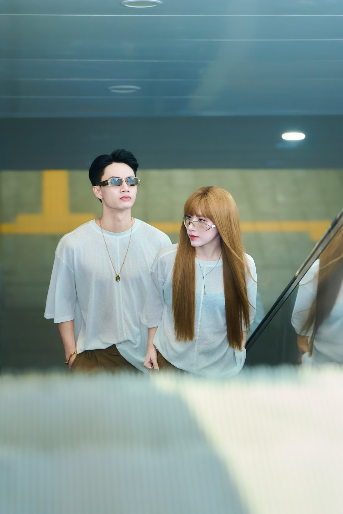 Bắt gặp cặp sao Vbiz c&ocirc;ng khai diện đồ đ&ocirc;i, &ocirc;m eo giữa sự kiện: Muốn chối kh&ocirc;ng y&ecirc;u nhau c&ograve;n kh&oacute; hơn l&ecirc;n trời- Ảnh 3.