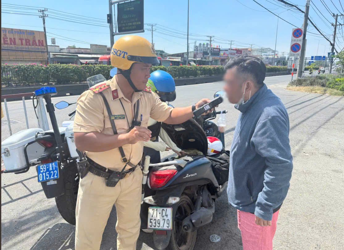 Hơn 4.800 người vi phạm nồng độ cồn ở TP.HCM trong dịp Tết Nguyên đán Bính Ngọ 2026- Ảnh 1. Hơn 4.800 người vi phạm nồng độ cồn ở TP.HCM trong dịp Tết Nguyên đán Bính Ngọ 2026- Ảnh 1.