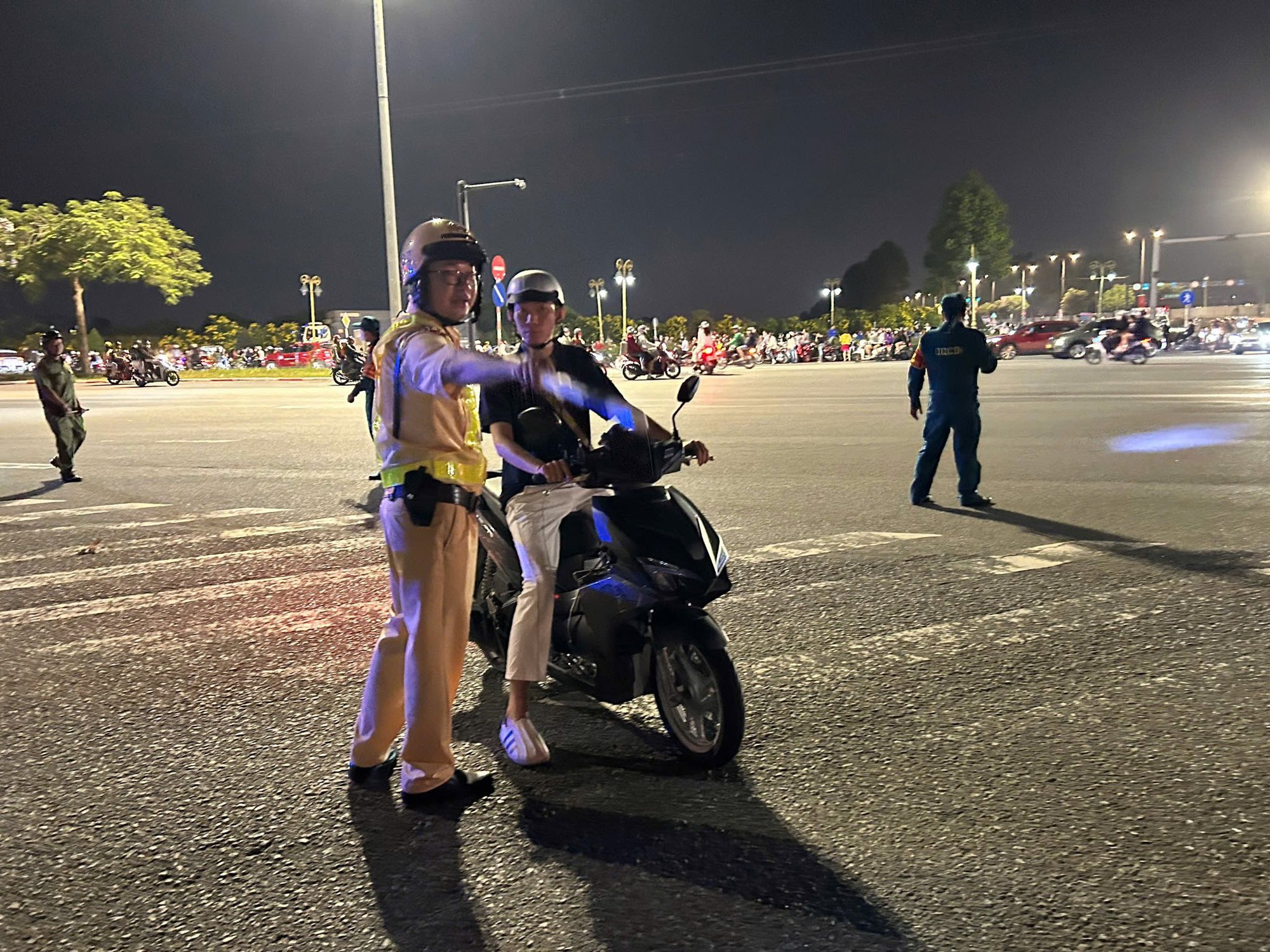 Hơn 4.800 người vi phạm nồng độ cồn ở TP.HCM trong dịp Tết Nguyên đán Bính Ngọ 2026- Ảnh 4. Hơn 4.800 người vi phạm nồng độ cồn ở TP.HCM trong dịp Tết Nguyên đán Bính Ngọ 2026- Ảnh 4.