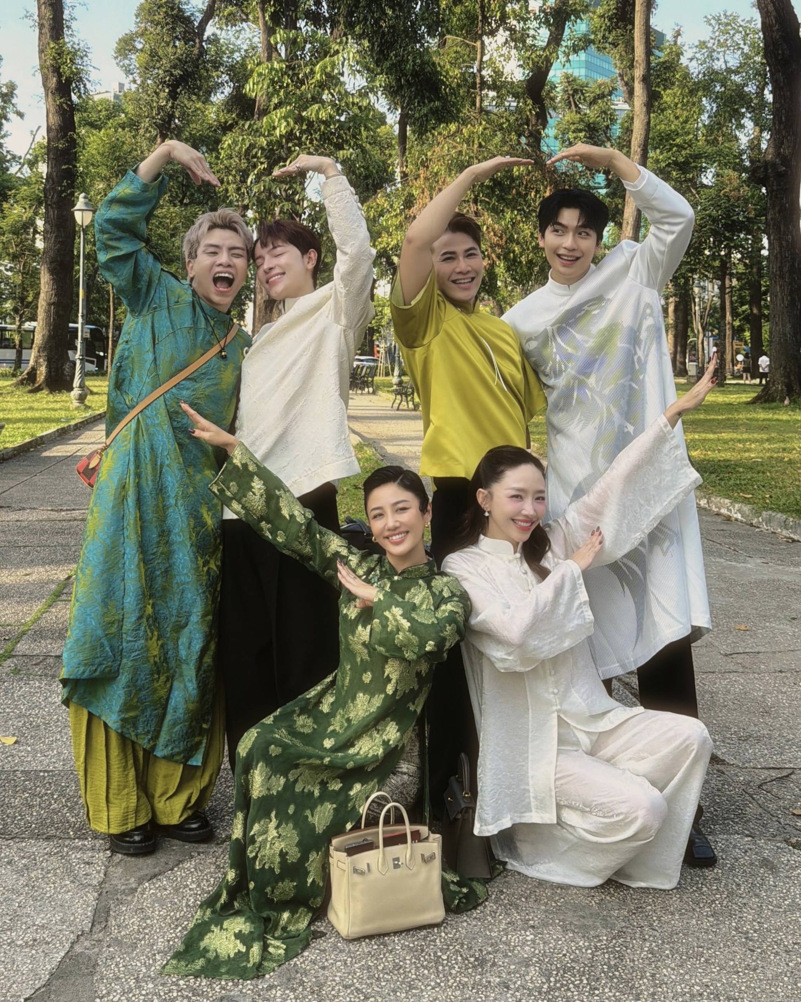 Đường đua &aacute;o b&agrave; ba sau m&ugrave;a Tết tưng bừng của mỹ nh&acirc;n Việt: Số 1 sắp th&agrave;nh d&acirc;u miền T&acirc;y lu&ocirc;n rồi!- Ảnh 10.