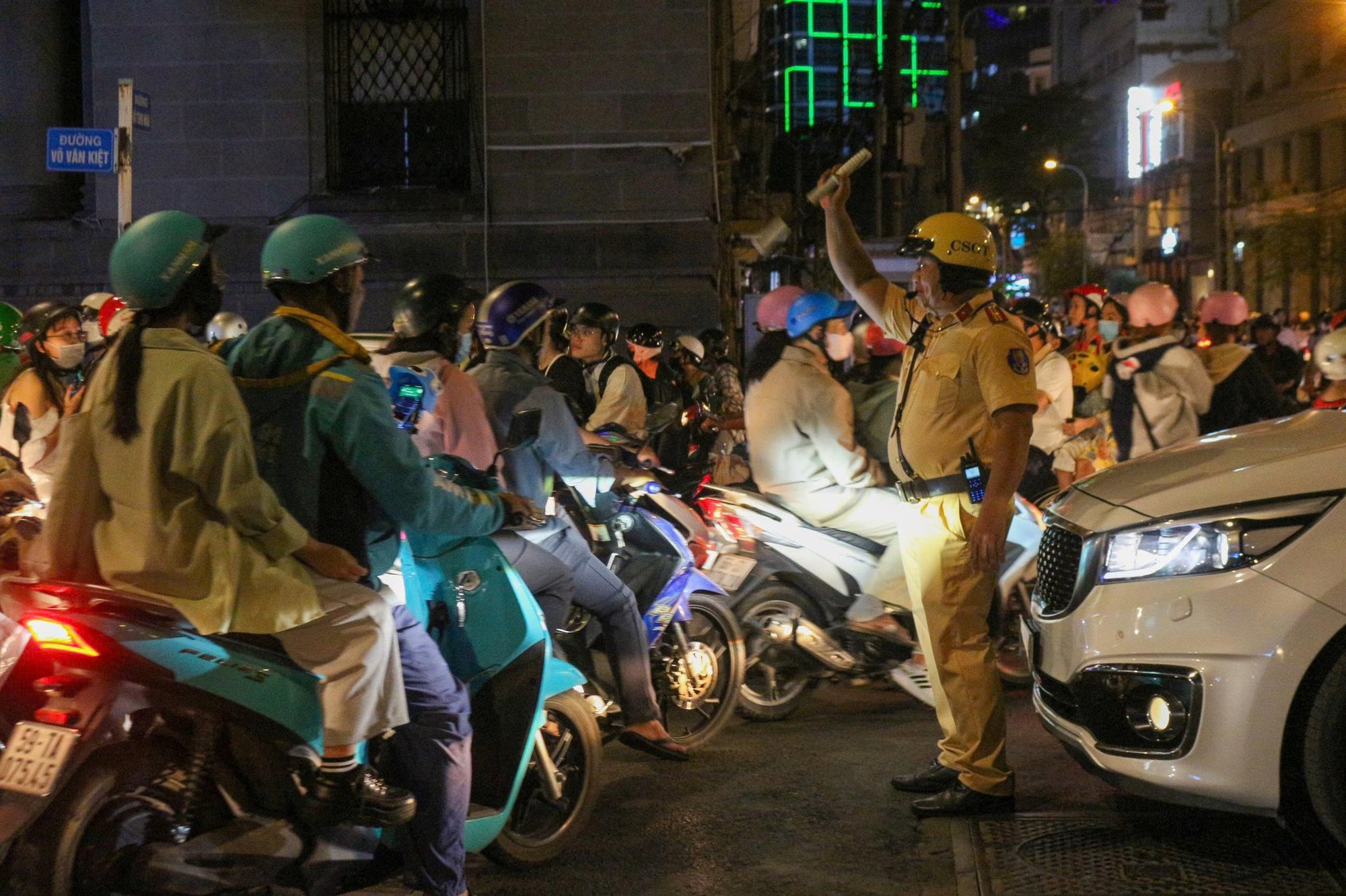 Hơn 4.800 người vi phạm nồng độ cồn ở TP.HCM trong dịp Tết Nguyên đán Bính Ngọ 2026- Ảnh 2. Hơn 4.800 người vi phạm nồng độ cồn ở TP.HCM trong dịp Tết Nguyên đán Bính Ngọ 2026- Ảnh 2.