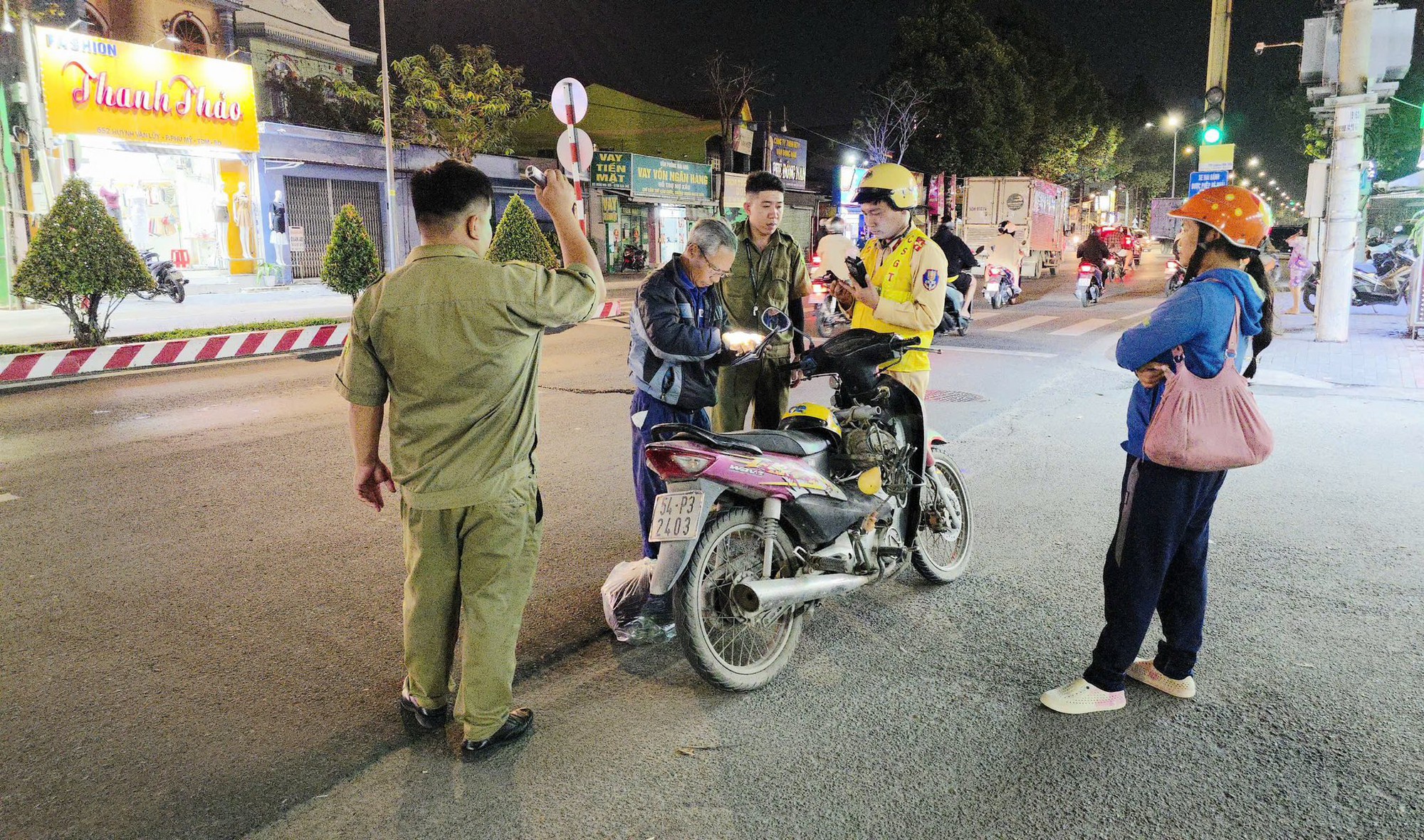 Hơn 4.800 người vi phạm nồng độ cồn ở TP.HCM trong dịp Tết Nguyên đán Bính Ngọ 2026- Ảnh 3. Hơn 4.800 người vi phạm nồng độ cồn ở TP.HCM trong dịp Tết Nguyên đán Bính Ngọ 2026- Ảnh 3.