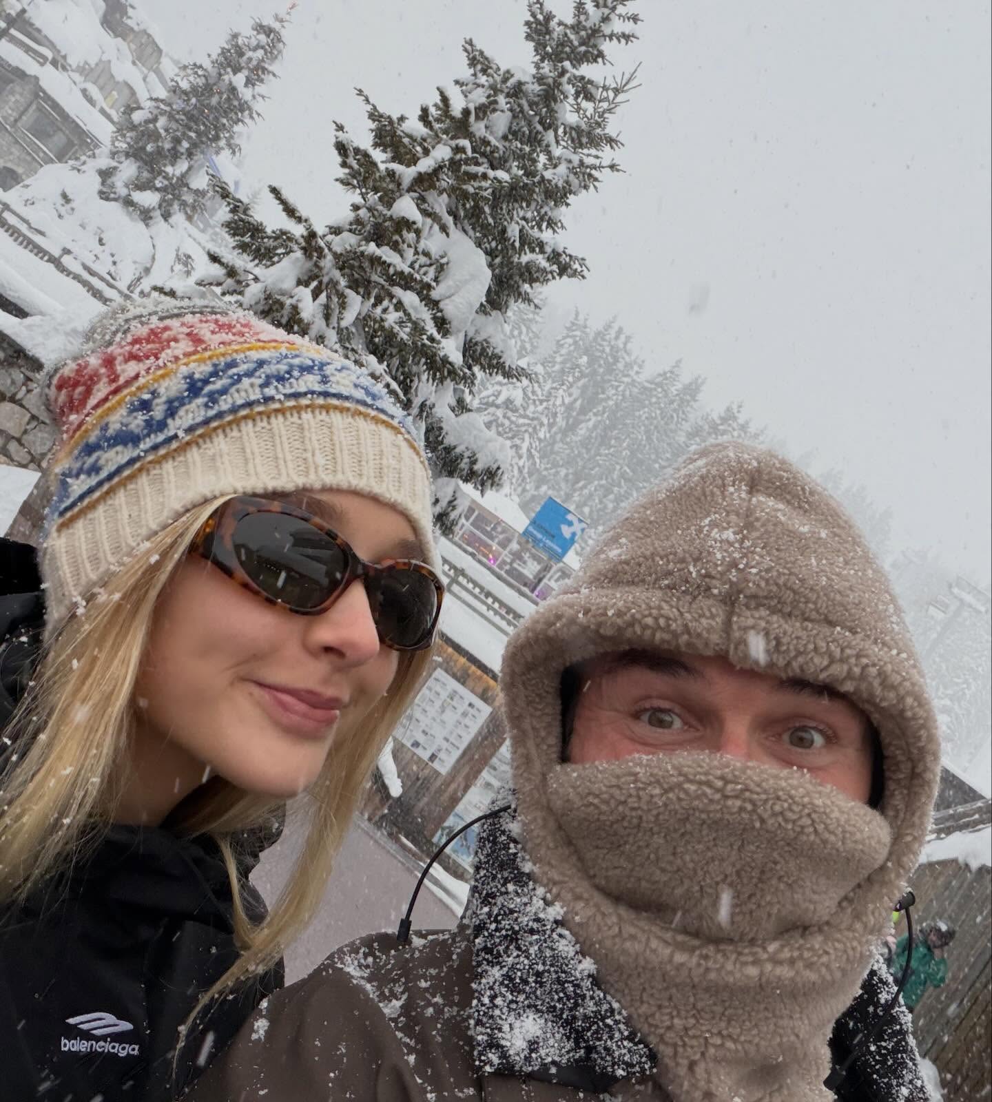 Từng gây tranh cãi vì ôm hôn con gái, nay David Beckham đưa Harper đi du lịch riêng, mặt mộc tiểu thư gây sốt- Ảnh 2. Từng gây tranh cãi vì ôm hôn con gái, nay David Beckham đưa Harper đi du lịch riêng, mặt mộc tiểu thư gây sốt- Ảnh 2.