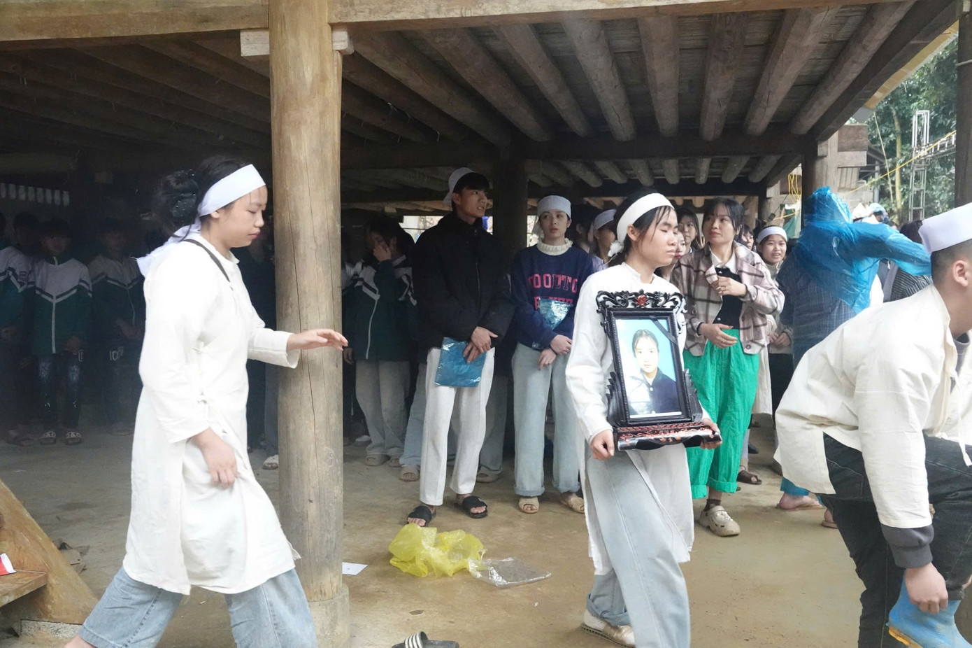 Vụ ch&igrave;m t&agrave;u tr&ecirc;n hồ Th&aacute;c B&agrave;: Chuyến t&agrave;u ch&uacute;c Tết h&oacute;a đại tang- Ảnh 3.