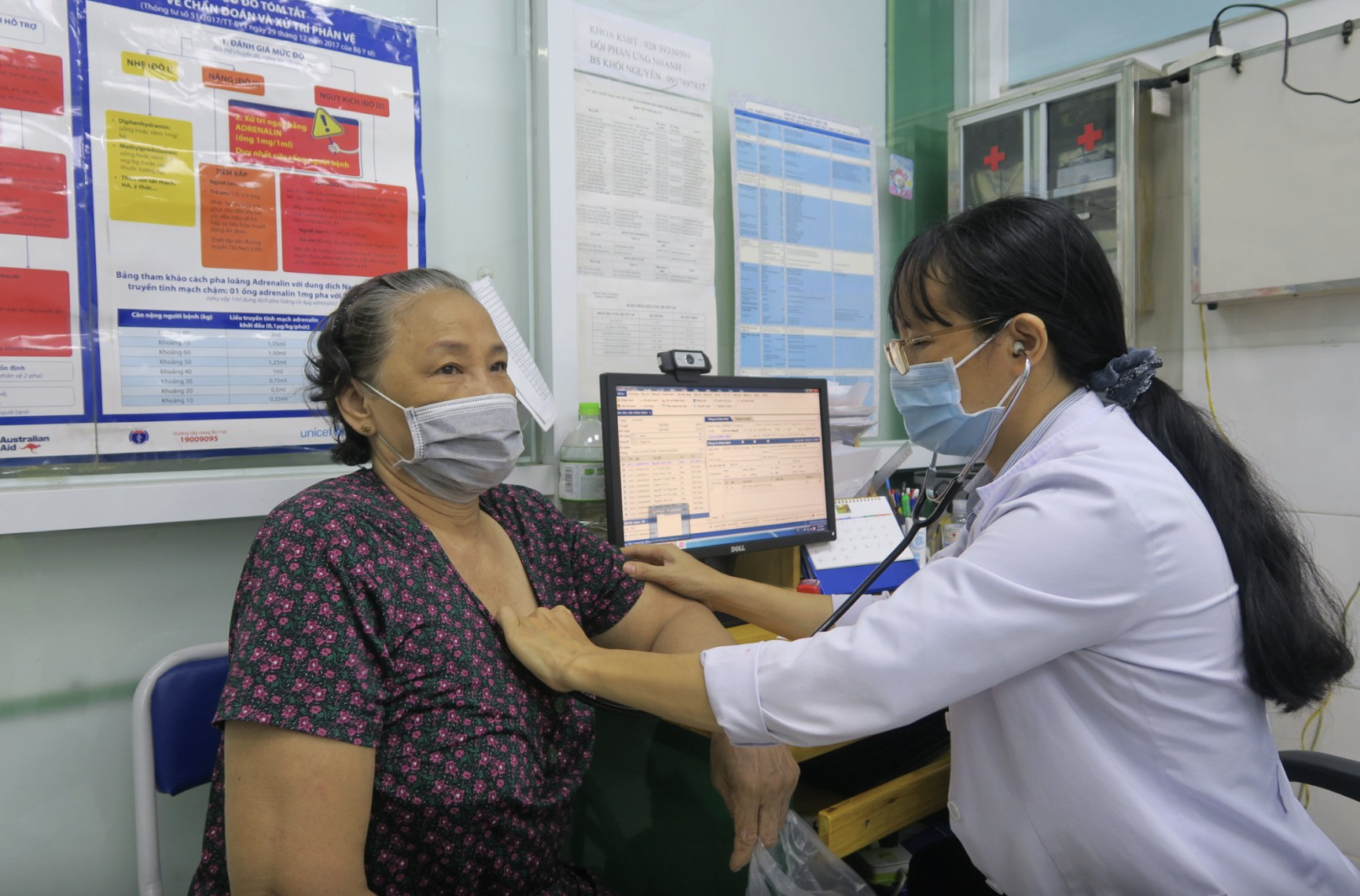 TPHCM ban h&agrave;nh gi&aacute; kh&aacute;m bệnh BHYT tại trạm y tế, chỉ hơn 36.000 đồng/ lượt- Ảnh 1.