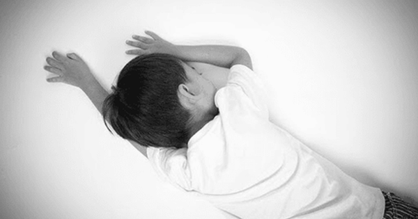 B&eacute; trai 4 tuổi tử vong sau khi uống thứ nước 