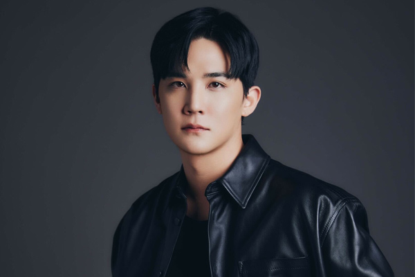 Tổng tài showbiz vừa vướng vòng lao lý: Đứng sau nhóm nữ chất nhất làng nhạc, bị bắt khẩn cấp khi đang lưu diễn- Ảnh 1. Tổng tài showbiz vừa vướng vòng lao lý: Đứng sau nhóm nữ chất nhất làng nhạc, bị bắt khẩn cấp khi đang lưu diễn- Ảnh 1.