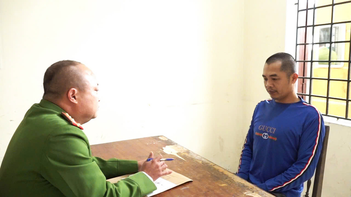 G&atilde; đ&agrave;n &ocirc;ng cạy cửa nh&agrave; h&agrave;ng x&oacute;m trộm 1,4 c&acirc;y v&agrave;ng- Ảnh 1.