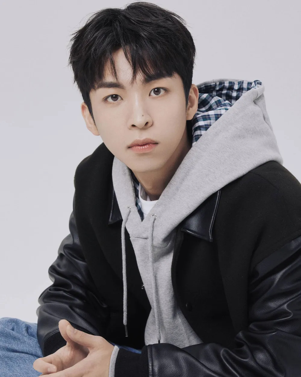 Đ&aacute;m cưới lạ của cặp sao C&ocirc; Đi M&agrave; Lấy Chồng T&ocirc;i: Bạn trai ch&uacute; rể lộ diện, &ograve;a kh&oacute;c tr&ecirc;n s&acirc;n khấu lụy t&igrave;nh?- Ảnh 1.