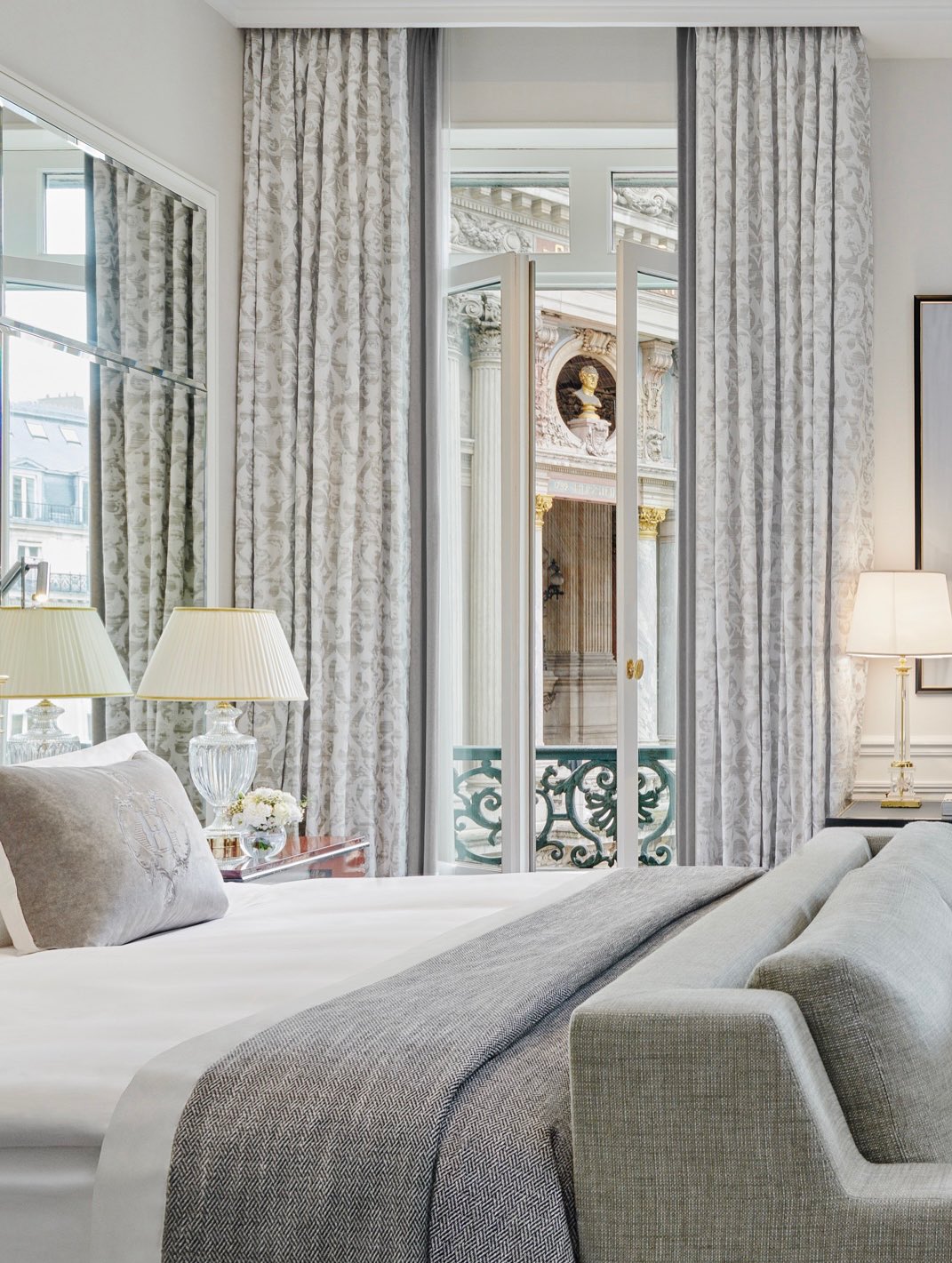 Ch&acirc;n dung người lưu tr&uacute; ở kh&aacute;ch sạn l&acirc;u nhất thế giới, sau 67 năm mới check out- Ảnh 2.