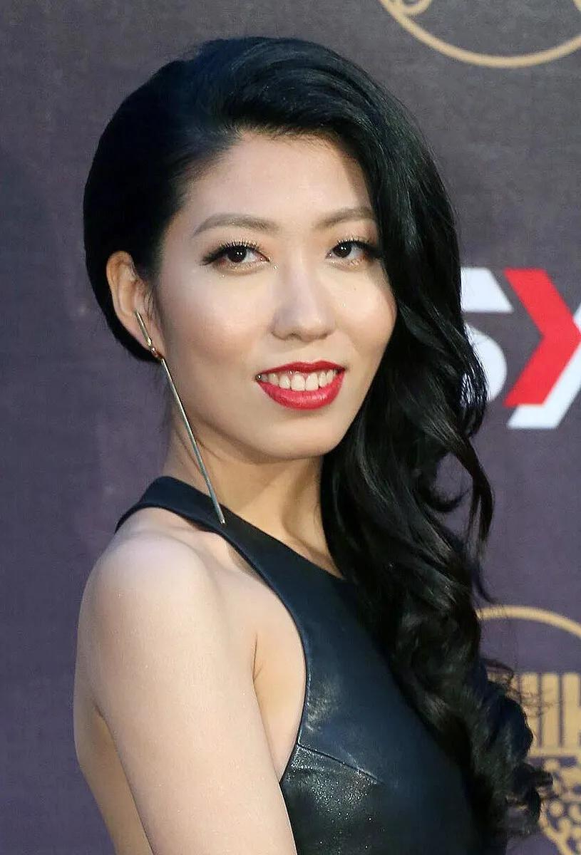 Dấu chấm hết của nữ ca sĩ từng diễn tr&ecirc;n đ&agrave;i quốc gia: Bị cấm cửa v&igrave; mẹ vướng v&ograve;ng lao l&yacute;, mọi tung t&iacute;ch bị xo&aacute; sổ- Ảnh 2.