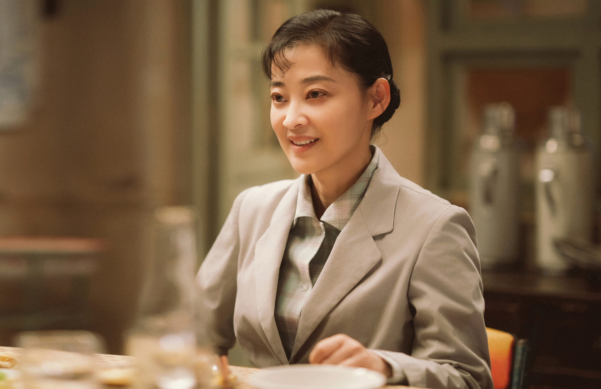 Ra mà xem phim Trung Quốc mới chiếu 10 phút đã chiếm top 1 rating cả nước, nữ chính là định nghĩa của hoàn hảo- Ảnh 6. Ra mà xem phim Trung Quốc mới chiếu 10 phút đã chiếm top 1 rating cả nước, nữ chính là định nghĩa của hoàn hảo- Ảnh 6.