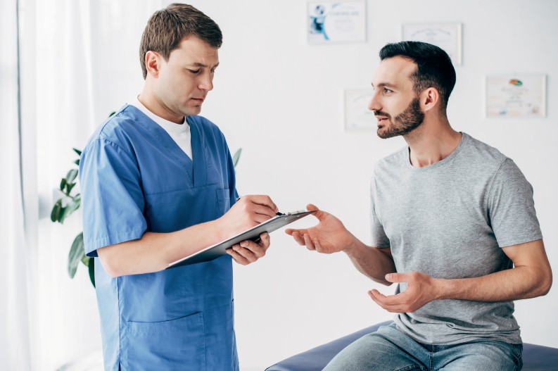 B&aacute;c sĩ phẫu thuật cảnh b&aacute;o trực tiếp nam giới: Đừng bao giờ bỏ qua 5 dấu hiệu ung thư n&agrave;y!- Ảnh 1.