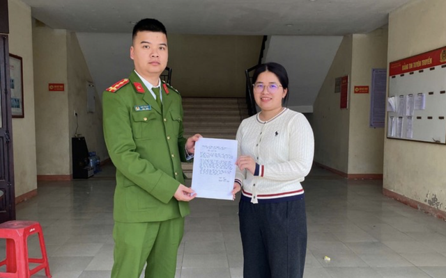 Chuyển khoản nhầm v&agrave;o t&agrave;i khoản đ&atilde; ngừng sử dụng, một người lấy lại được 100 triệu đồng sau khi b&aacute;o c&ocirc;ng an- Ảnh 1.