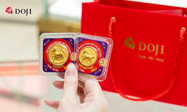 D&ugrave;ng thưởng Tết mua v&agrave;ng để &ldquo;xin v&iacute;a&rdquo; t&agrave;i lộc đầu năm- Ảnh 3.