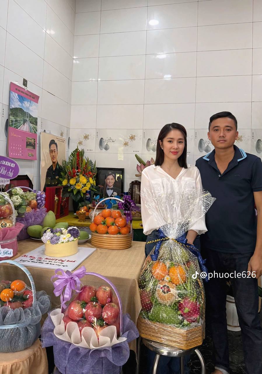 L&ecirc; Phương lặng lẽ l&agrave;m 1 điều đặc biệt trong giỗ đầu của nghệ sĩ Qu&yacute; B&igrave;nh- Ảnh 2.