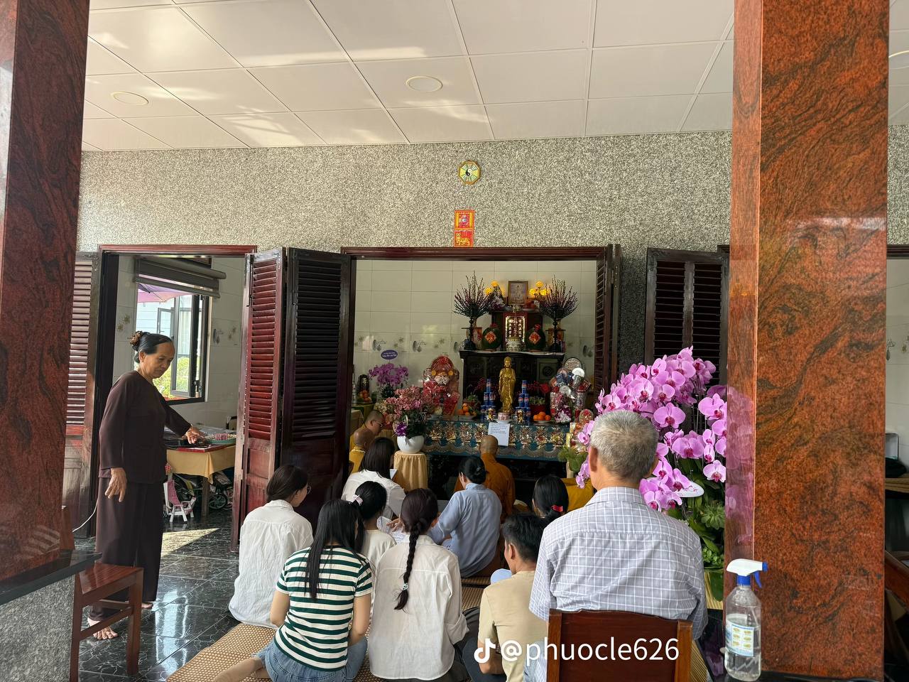 L&ecirc; Phương lặng lẽ l&agrave;m 1 điều đặc biệt trong giỗ đầu của nghệ sĩ Qu&yacute; B&igrave;nh- Ảnh 3.