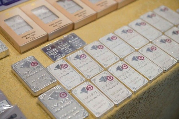 Gi&aacute; bạc bất ngờ đảo chiều giảm- Ảnh 1.