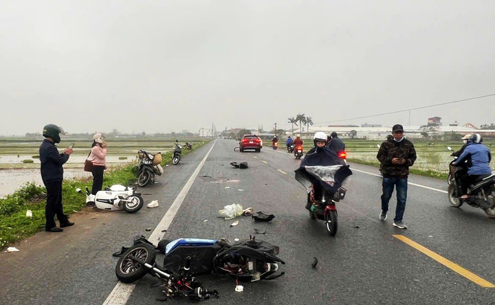 &Ocirc; t&ocirc; va chạm xe m&aacute;y điện, 2 học sinh tử vong thương t&acirc;m- Ảnh 1.