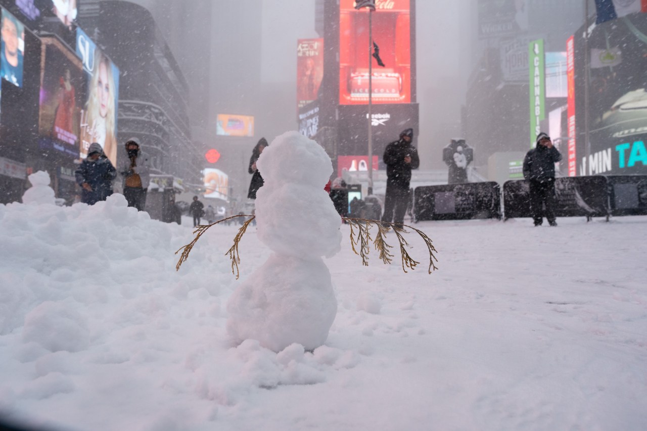 Vừa tỉnh dậy, New York đ&atilde; h&oacute;a xứ tuyết, nhưng ph&iacute;a sau khung cảnh cổ t&iacute;ch n&agrave;y l&agrave; g&igrave;?- Ảnh 18.