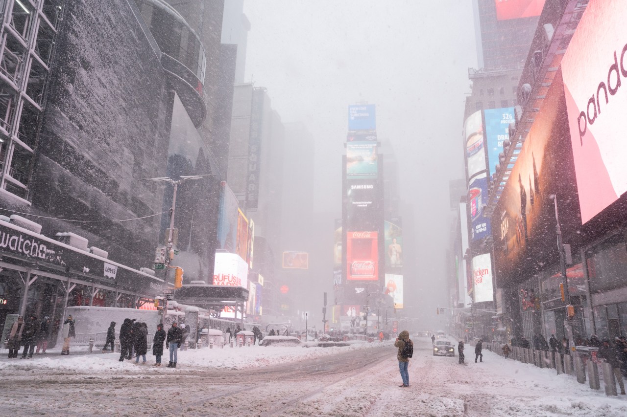 Vừa tỉnh dậy, New York đ&atilde; h&oacute;a xứ tuyết, nhưng ph&iacute;a sau khung cảnh cổ t&iacute;ch n&agrave;y l&agrave; g&igrave;?- Ảnh 19.