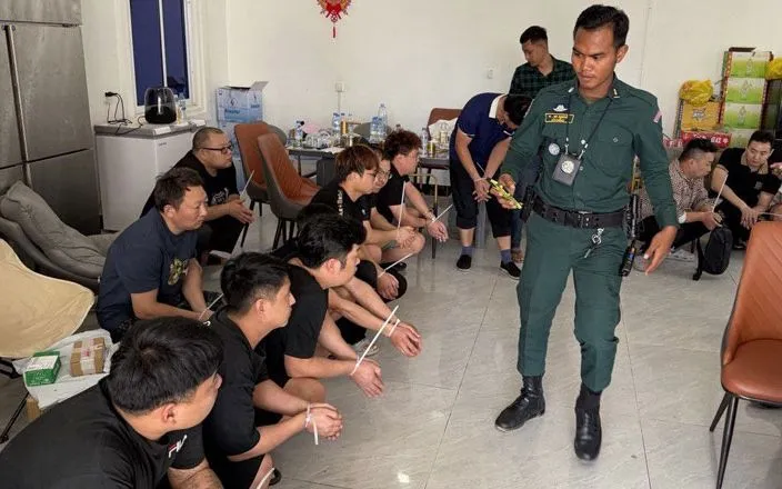 Giải cứu c&ocirc; g&aacute;i Th&aacute;i Lan bị bại liệt khỏi hang ổ lừa đảo tại Campuchia- Ảnh 2.