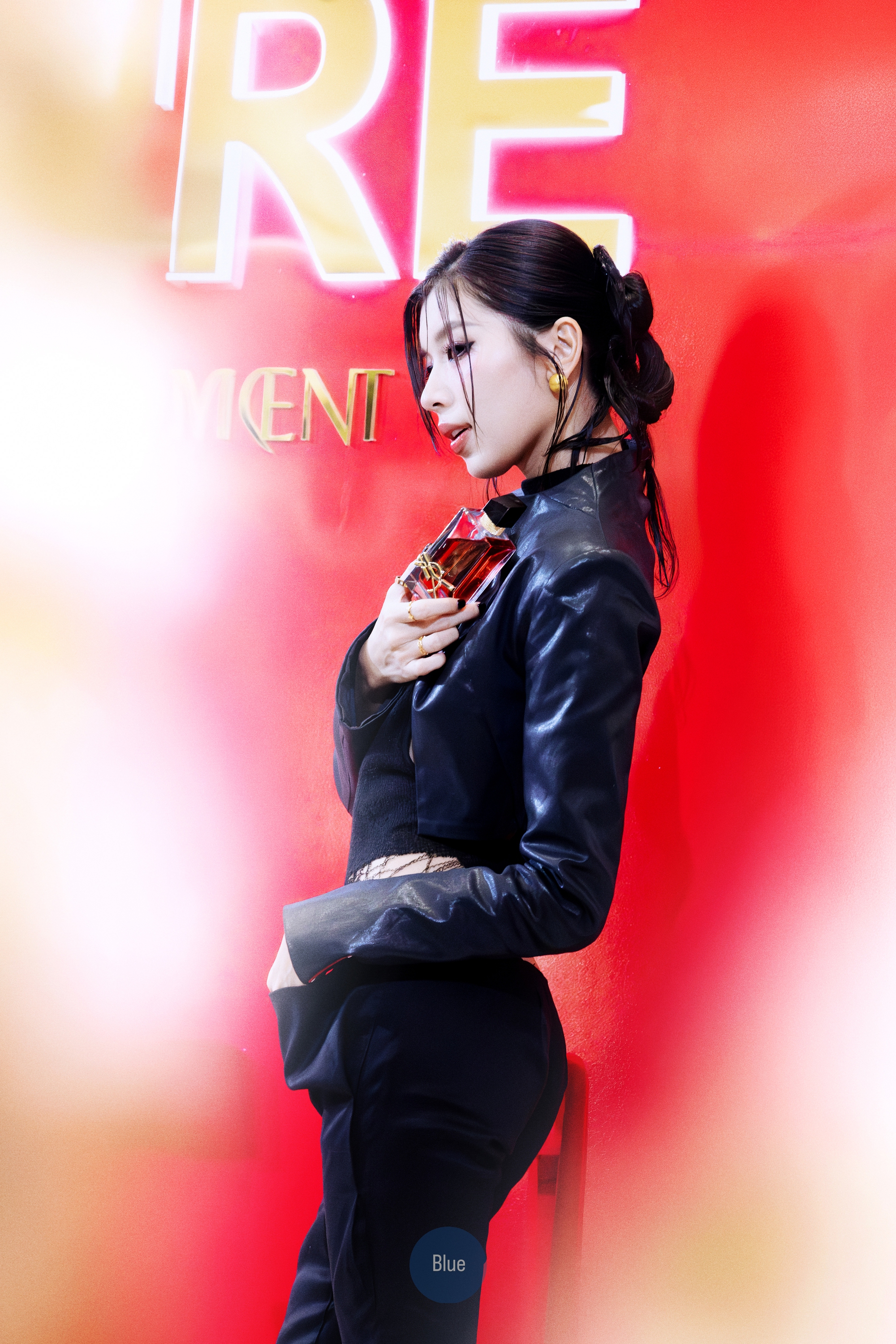 Lần đầu Kim Tuyến và Đồng Ánh Quỳnh công khai, trung tâm thương mại như vỡ trận- Ảnh 3. Lần đầu Kim Tuyến và Đồng Ánh Quỳnh công khai, trung tâm thương mại như vỡ trận- Ảnh 3.