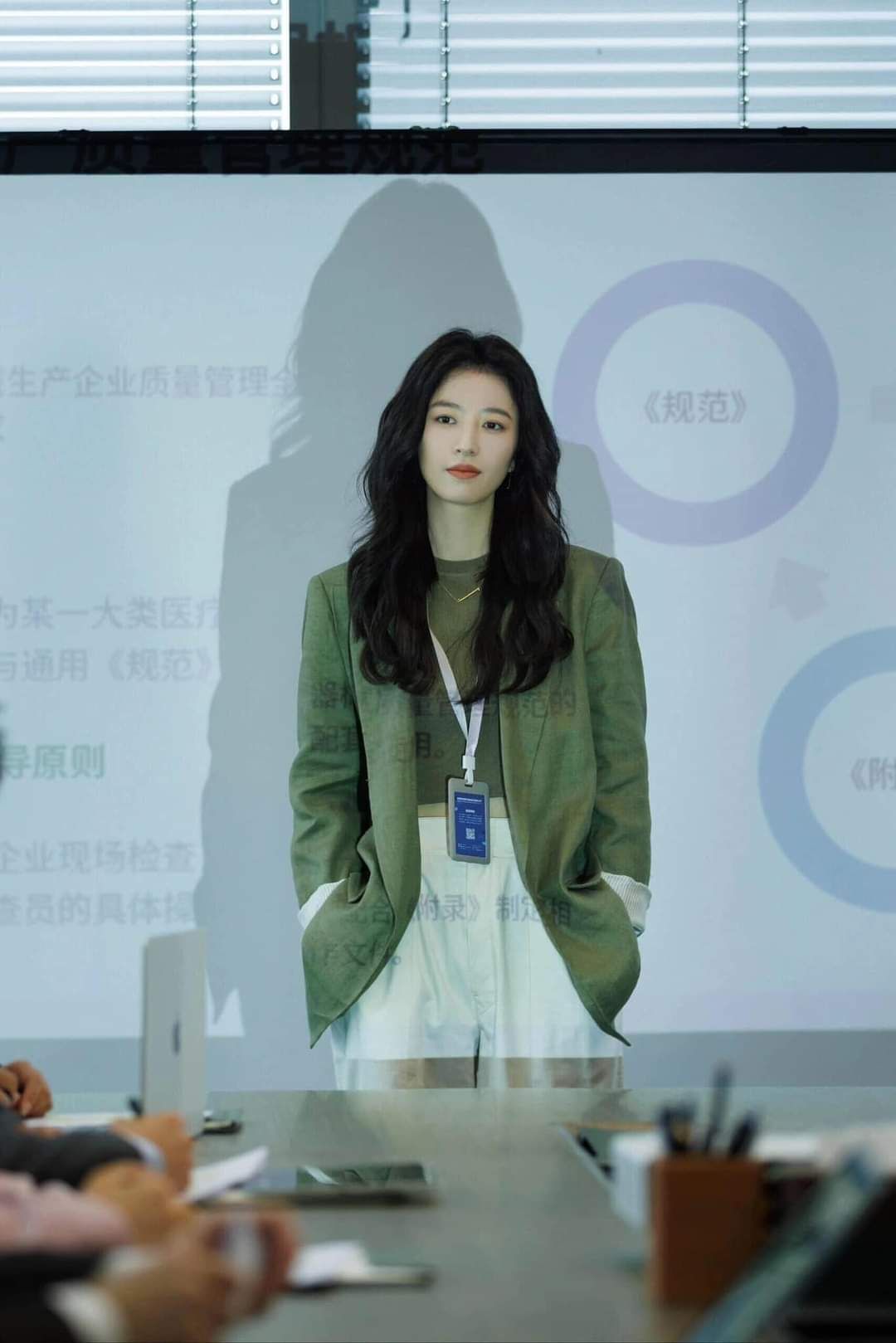 Đề xuất tăng lương nhưng sếp lấy l&yacute; do "kinh tế kh&oacute; khăn", nh&acirc;n vi&ecirc;n EQ cao đưa ra một con số khiến leader gật đầu ngay- Ảnh 1.