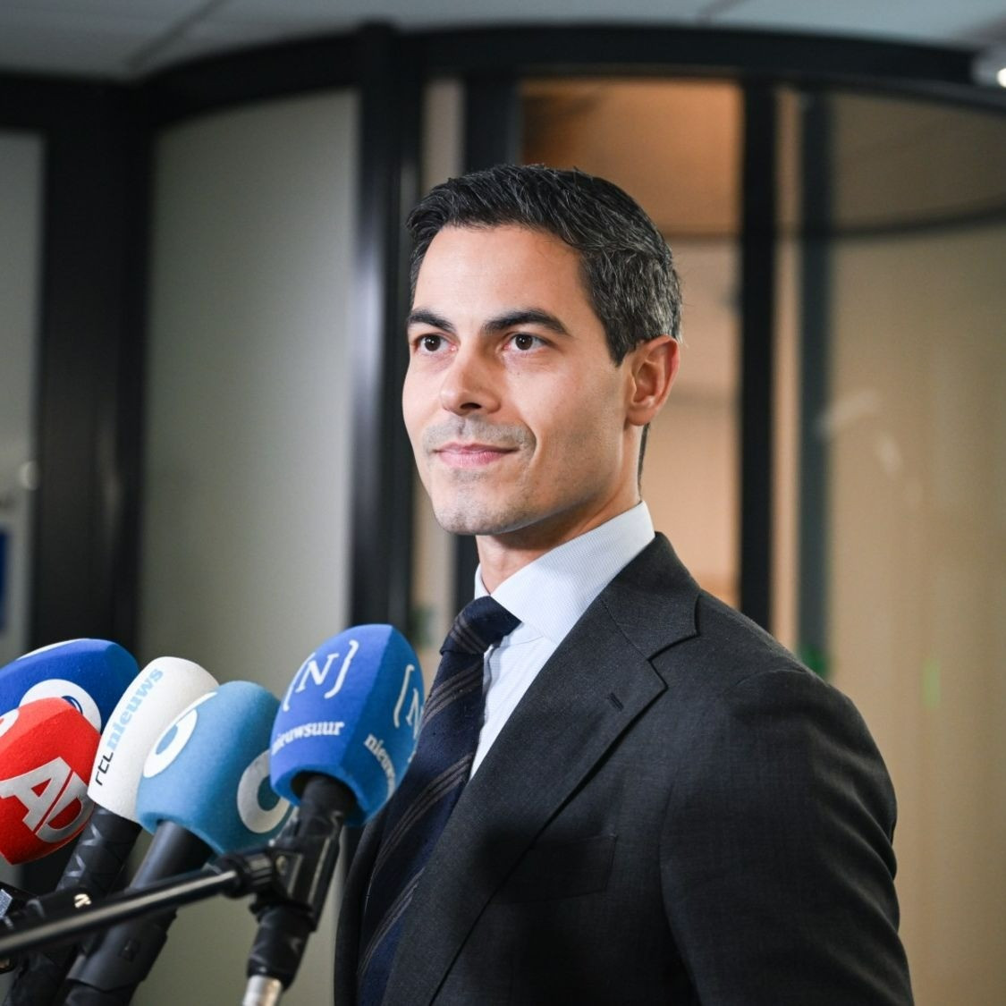 T&igrave;nh y&ecirc;u đặc biệt của T&acirc;n Thủ tướng trẻ nhất H&agrave; Lan: Chuyện t&igrave;nh đồng t&iacute;nh bước ra từ phim c&ugrave;ng vị h&ocirc;n phu l&agrave; vận động vi&ecirc;n Olympic- Ảnh 1.