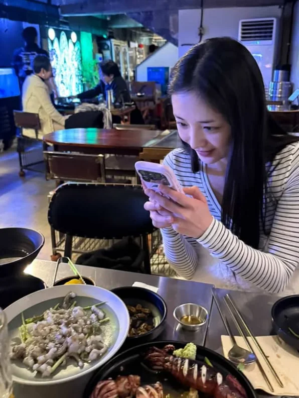 Nữ ca sĩ bị chị em cạch mặt, cấm cửa tham gia kỷ niệm 10 năm?- Ảnh 3. Nữ ca sĩ bị chị em cạch mặt, cấm cửa tham gia kỷ niệm 10 năm?- Ảnh 3.