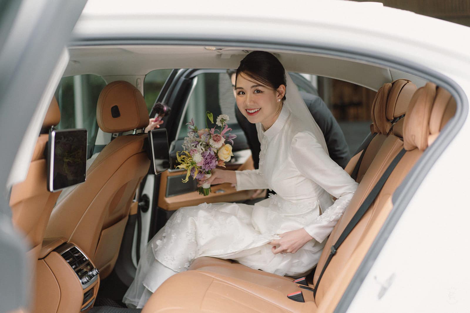 "Tứ đại mỹ nh&acirc;n" kết h&ocirc;n với c&aacute;c thiếu gia tiệm v&agrave;ng nổi tiếng Đ&agrave; Nẵng, Vĩnh Long, Đồng Nai: "Ăn ngủ" với v&agrave;ng- Ảnh 11.