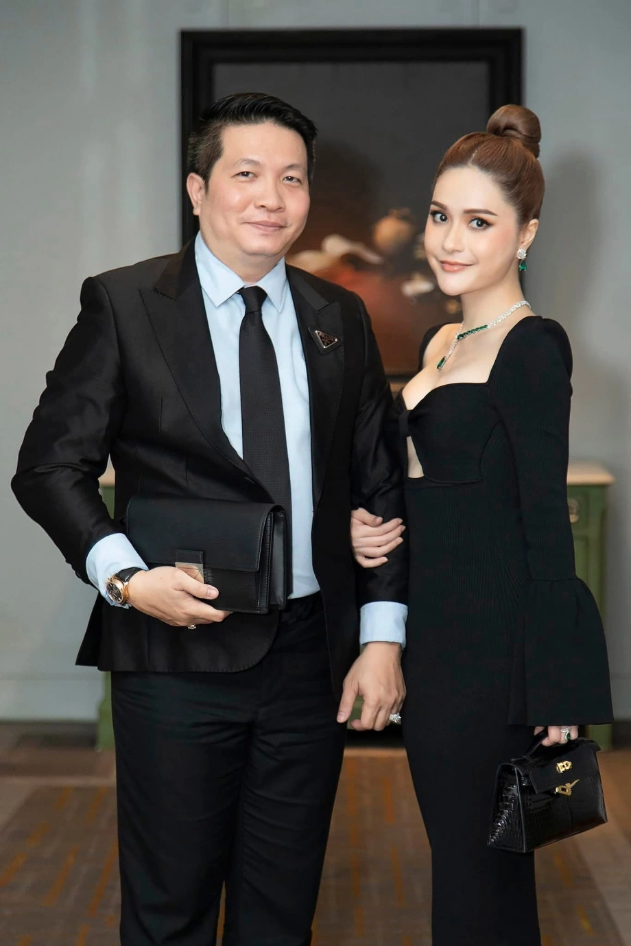 Nữ ca sĩ Vbiz chơi lớn mua 100 cây vàng ngày vía Thần Tài, nay biến mất đầy bí ẩn- Ảnh 7. Nữ ca sĩ Vbiz chơi lớn mua 100 cây vàng ngày vía Thần Tài, nay biến mất đầy bí ẩn- Ảnh 7.