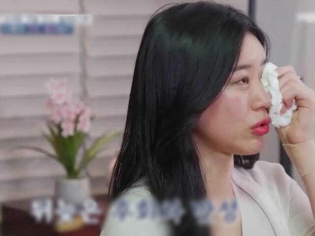 Qu&aacute; khứ g&acirc;y sốc của nữ ph&aacute;p sư sinh năm 1998 đang vụt s&aacute;ng ở show t&acirc;m linh H&agrave;n Quốc- Ảnh 5.