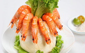 Thấy vật lạ nhấp nh&aacute;y b&ecirc;n đường, b&eacute; trai 9 tuổi cầm l&ecirc;n v&agrave; c&aacute;i kết &aacute;m ảnh- Ảnh 3.