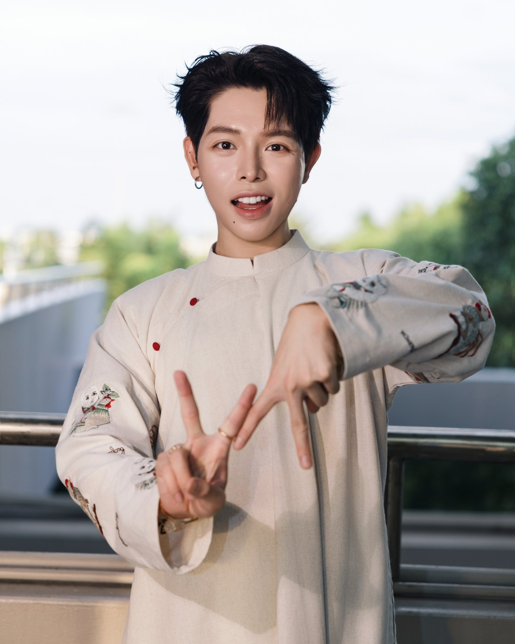 Nam ca sĩ được Thủ tướng khen thưởng: 25 tuổi tự mua nh&agrave; 10 tỷ, tậu 15 c&acirc;y v&agrave;ng ng&agrave;y &ldquo;V&iacute;a Thần T&agrave;i&rdquo;- Ảnh 2.