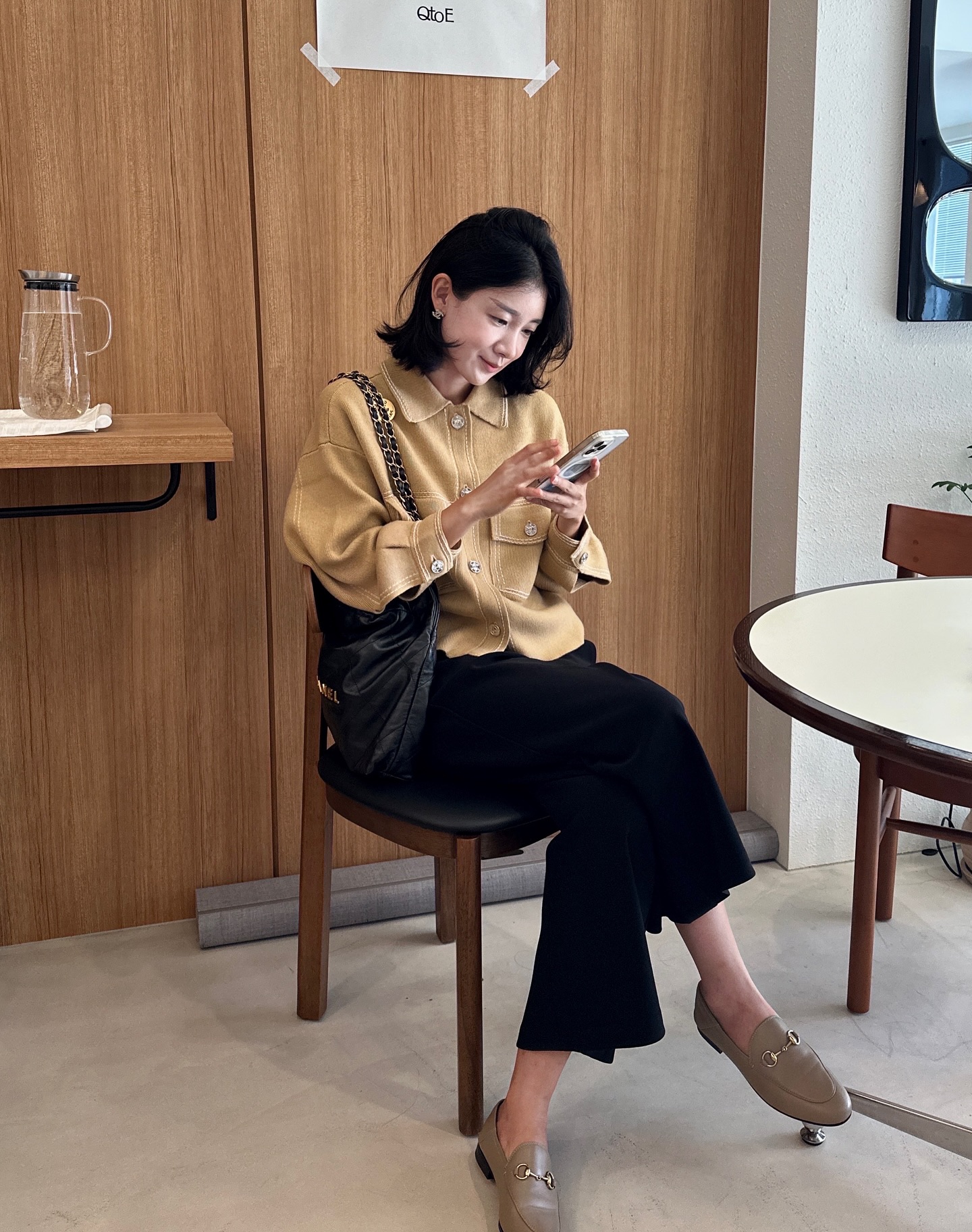 4 c&aacute;ch mặc đẹp v&agrave; tiện lợi cho ng&agrave;y mưa nồm- Ảnh 3.