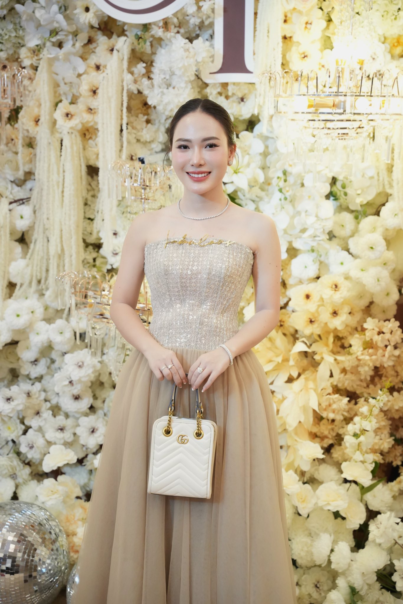 "Tứ đại mỹ nh&acirc;n" kết h&ocirc;n với c&aacute;c thiếu gia tiệm v&agrave;ng nổi tiếng Đ&agrave; Nẵng, Vĩnh Long, Đồng Nai: "Ăn ngủ" với v&agrave;ng- Ảnh 20.