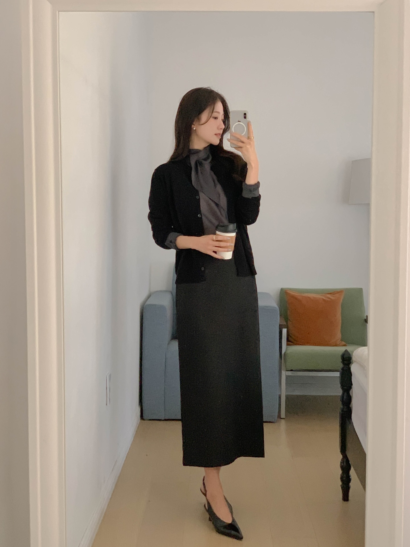 4 c&aacute;ch mặc đẹp v&agrave; tiện lợi cho ng&agrave;y mưa nồm- Ảnh 2.