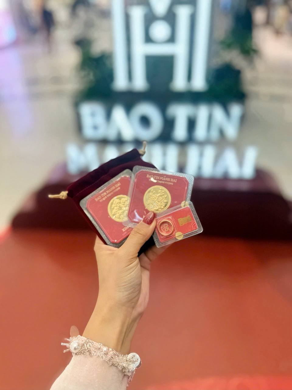 Các mẹ ở Hà Nội dẫn con đến tiệm vàng, trích 75% tiền lì xì để tích sản: Chỉ muốn con hiểu đúng 1 điều!- Ảnh 5. Các mẹ ở Hà Nội dẫn con đến tiệm vàng, trích 75% tiền lì xì để tích sản: Chỉ muốn con hiểu đúng 1 điều!- Ảnh 5.