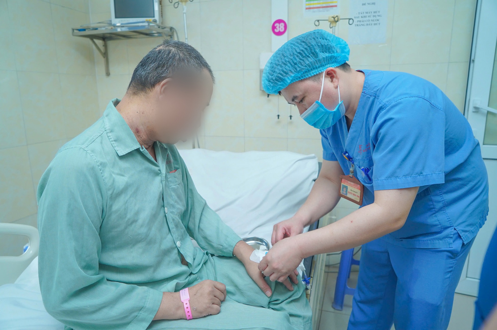 Mạch m&aacute;u ch&iacute;nh nu&ocirc;i tim người đ&agrave;n &ocirc;ng tắc tới 99%: B&aacute;c sĩ chỉ đ&iacute;ch danh nguy&ecirc;n nh&acirc;n- Ảnh 2.