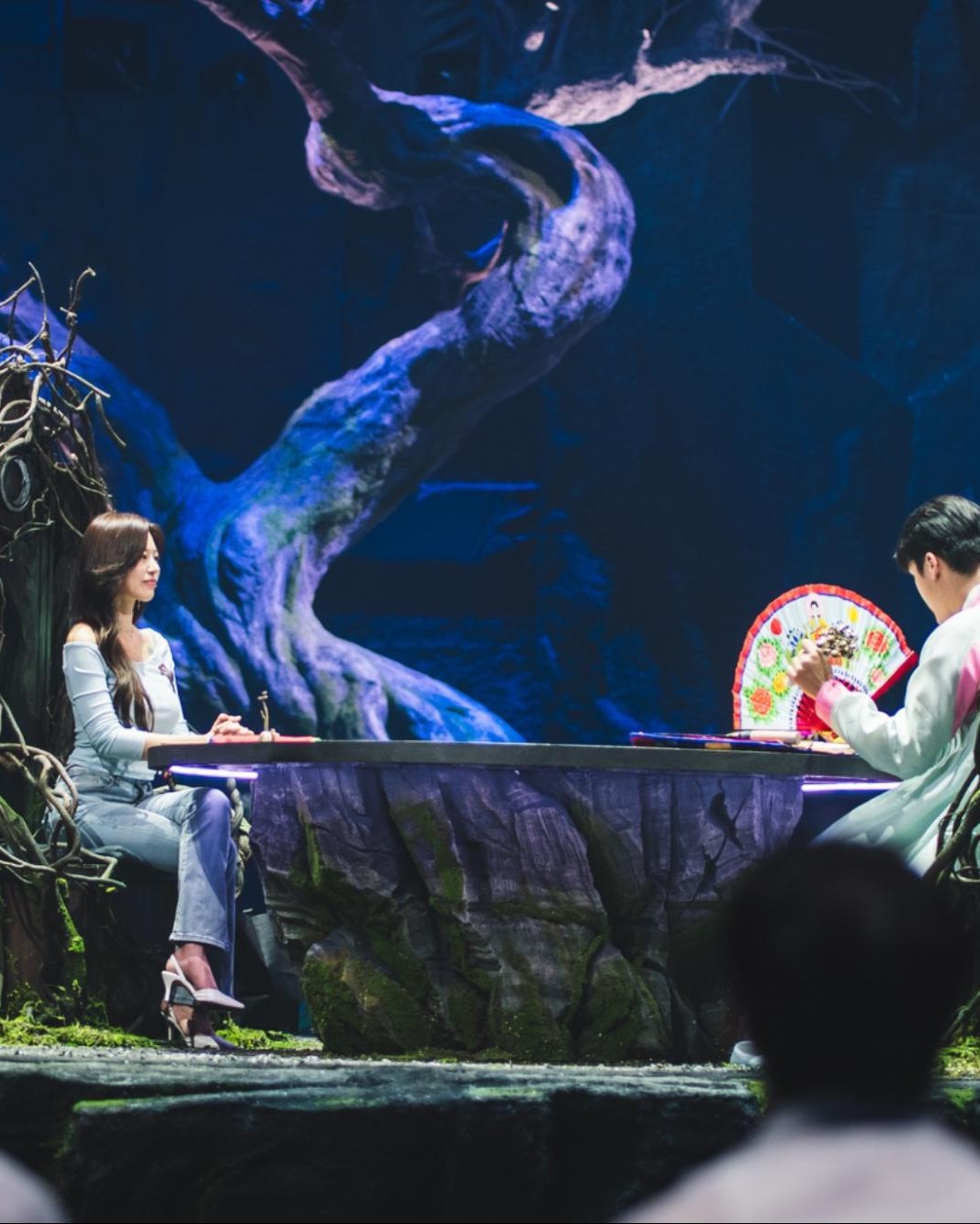 Qu&aacute; khứ g&acirc;y sốc của nữ ph&aacute;p sư sinh năm 1998 đang vụt s&aacute;ng ở show t&acirc;m linh H&agrave;n Quốc- Ảnh 3.