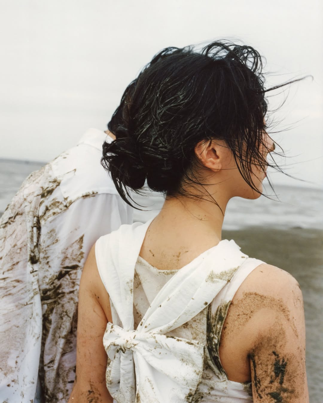 Hot nhất ngày: Ca sĩ 9X kết hôn tung ảnh cưới lạ đời mặt lấm lem bùn, sao nam số 1 showbiz vội chúc mừng- Ảnh 7. Hot nhất ngày: Ca sĩ 9X kết hôn tung ảnh cưới lạ đời mặt lấm lem bùn, sao nam số 1 showbiz vội chúc mừng- Ảnh 7.