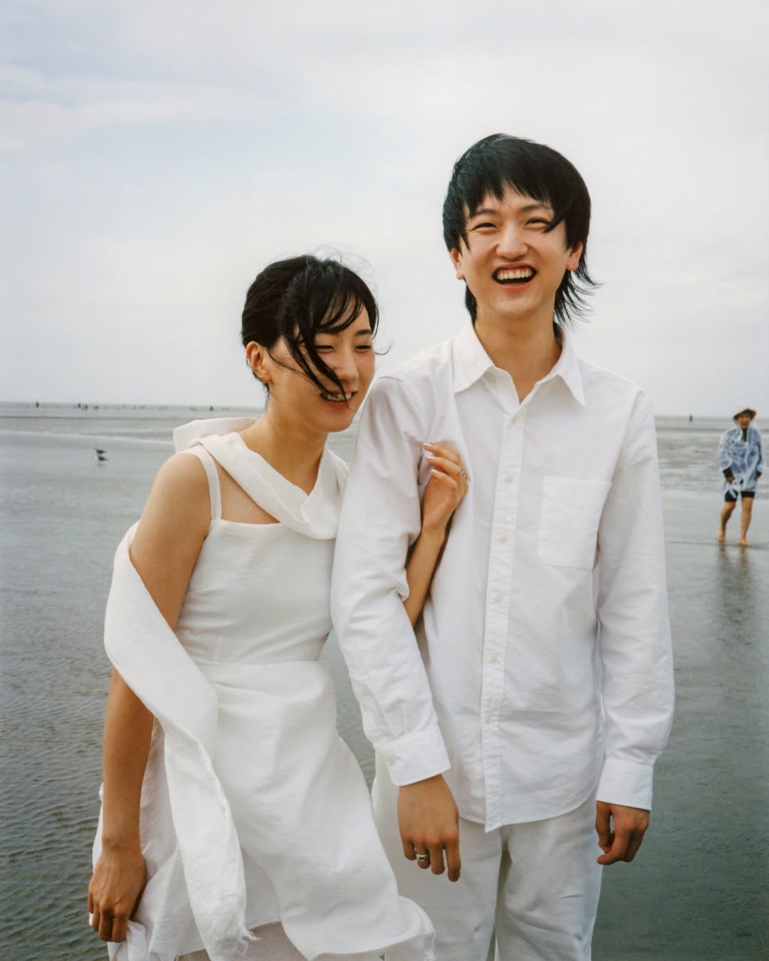 Hot nhất ngày: Ca sĩ 9X kết hôn tung ảnh cưới lạ đời mặt lấm lem bùn, sao nam số 1 showbiz vội chúc mừng- Ảnh 6. Hot nhất ngày: Ca sĩ 9X kết hôn tung ảnh cưới lạ đời mặt lấm lem bùn, sao nam số 1 showbiz vội chúc mừng- Ảnh 6.